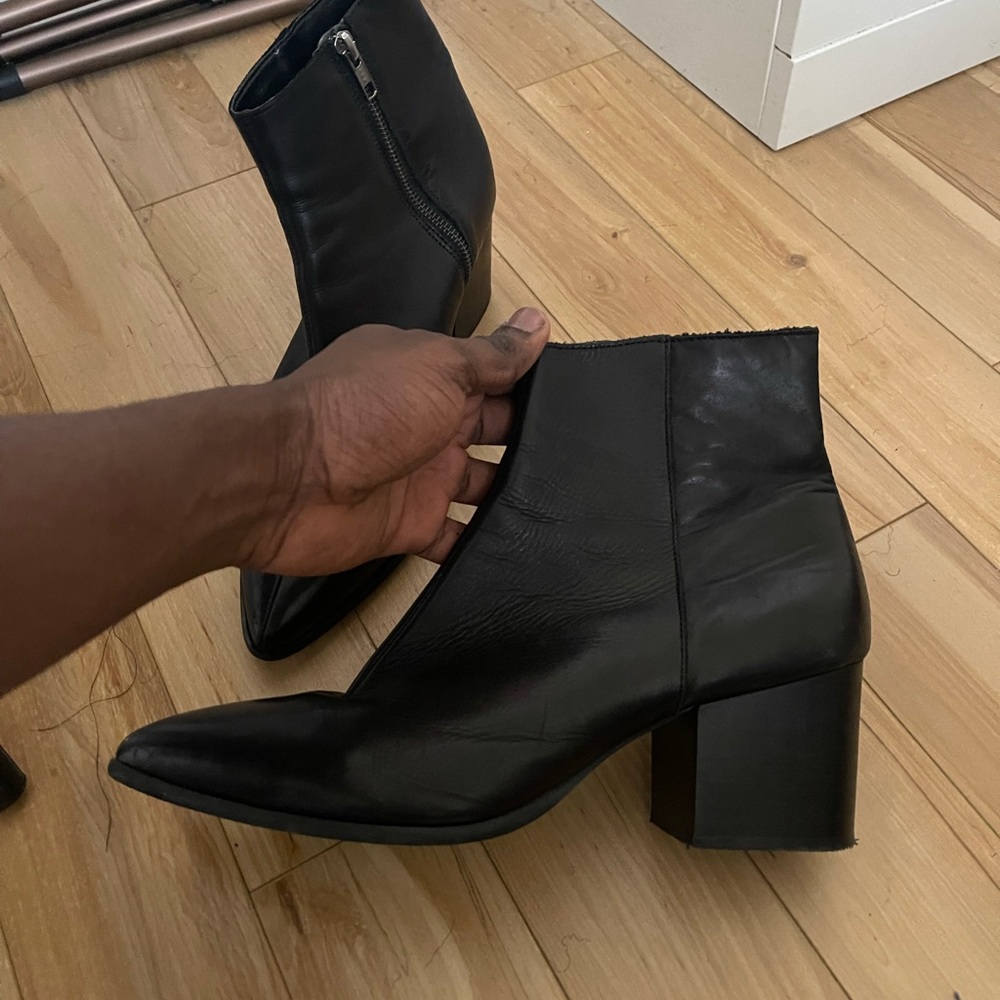 Size M men ankle boots